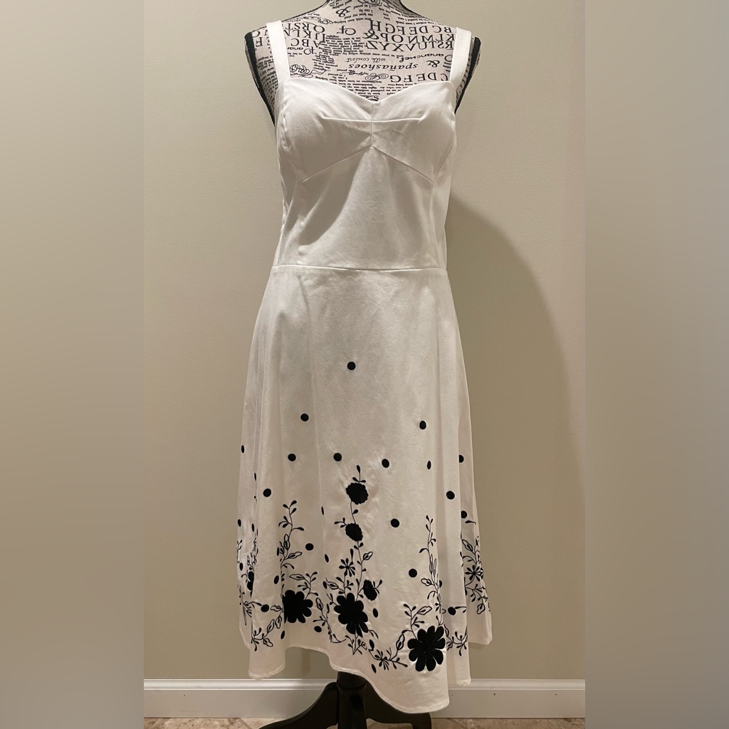 Woman’s Embroidered Cotton Midi Dress Size 12p